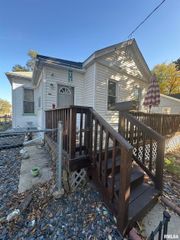 1300 S GREENLAWN Avenue, Peoria, IL 61605