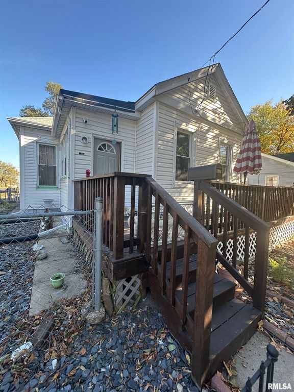 1300 S GREENLAWN Avenue, Peoria, IL 61605