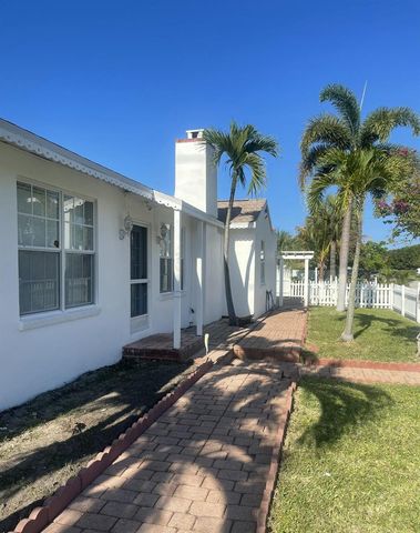 255 Foresteria Drive, Lake Park, FL 33403