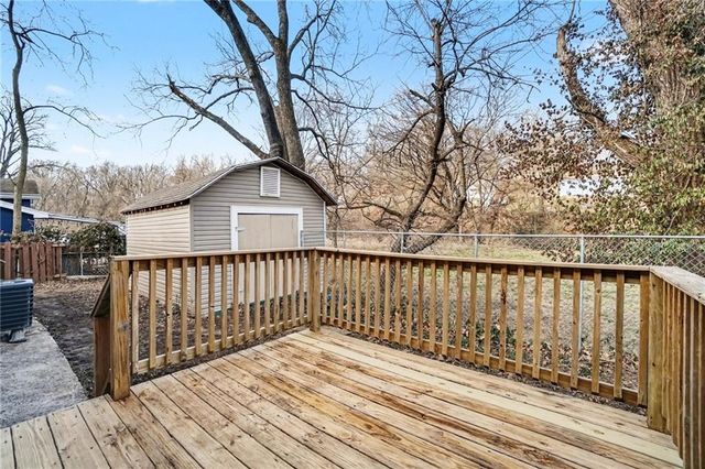 3636 NE Antioch Road, Kansas City, MO 64117