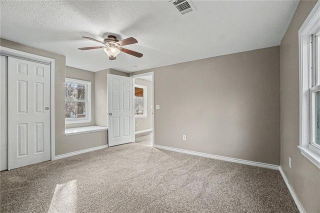 3636 NE Antioch Road, Kansas City, MO 64117