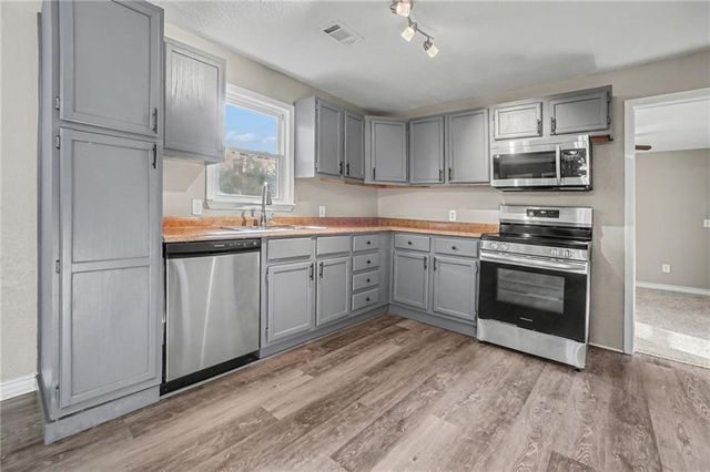 3636 NE Antioch Road, Kansas City, MO 64117