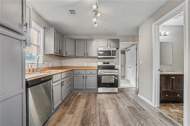 3636 NE Antioch Road, Kansas City, MO 64117