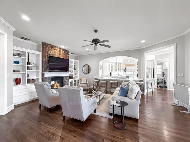 4206 Pinecreek Drive, Rowlett, TX 75088