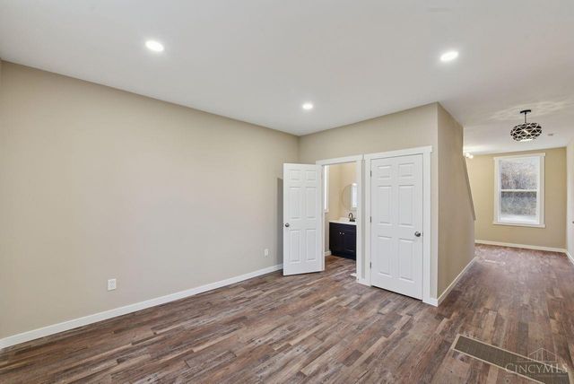 6721 Hillside Avenue, Cincinnati, OH 45233