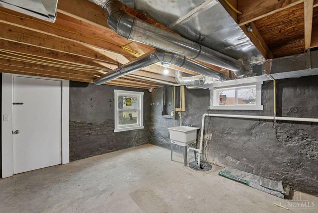 6721 Hillside Avenue, Cincinnati, OH 45233