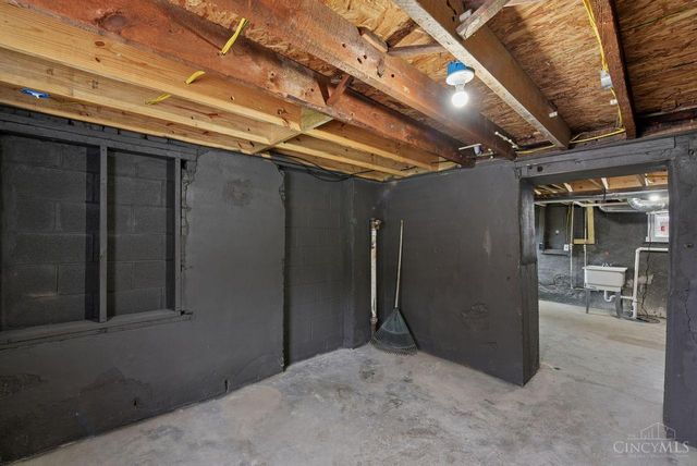 6721 Hillside Avenue, Cincinnati, OH 45233