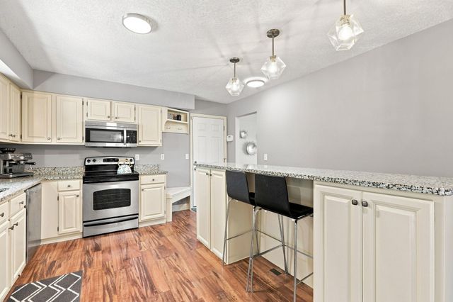 445 Gramsie Road, Shoreview, MN 55126