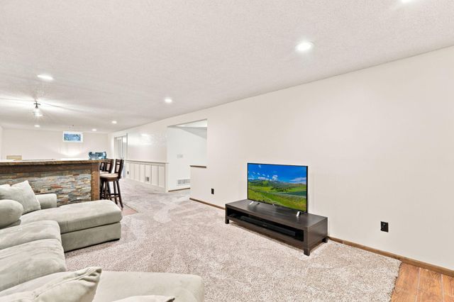 445 Gramsie Road, Shoreview, MN 55126
