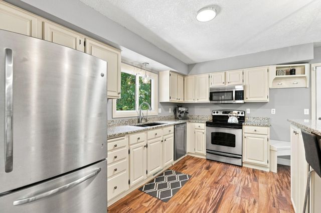 445 Gramsie Road, Shoreview, MN 55126
