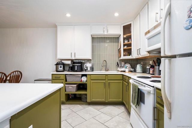 6333 College Grove Way 11103, San Diego, CA 92115