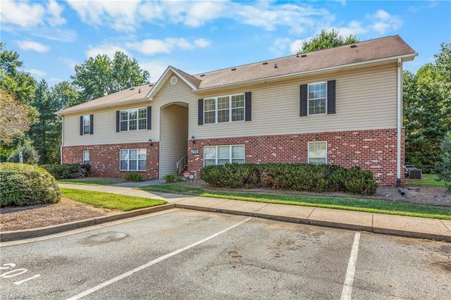 1905 Crest Hollow Drive 102, Winston-salem, NC 27127