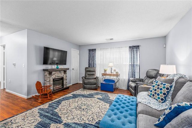 1905 Crest Hollow Drive 102, Winston-salem, NC 27127