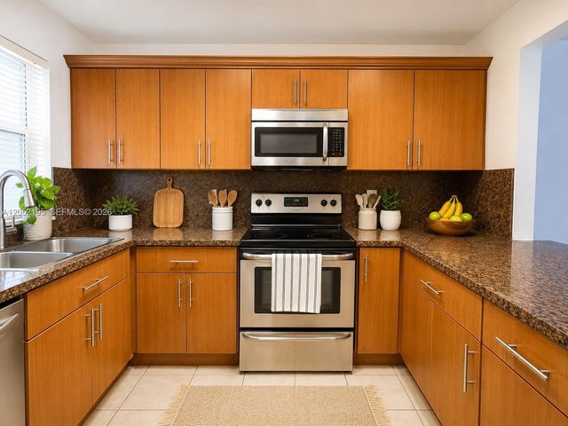 1750 W 46th St 518, Hialeah, FL 33012