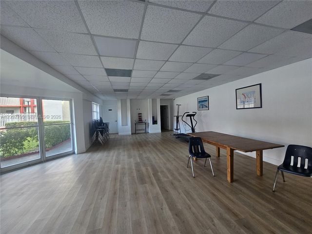 1750 W 46th St 518, Hialeah, FL 33012