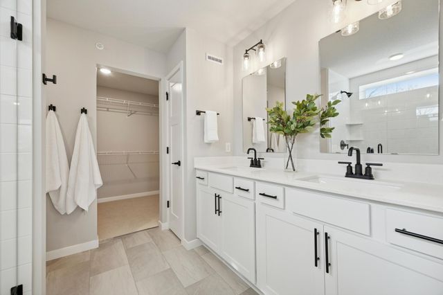 17958 Genoa Drive, Lakeville, MN 55044