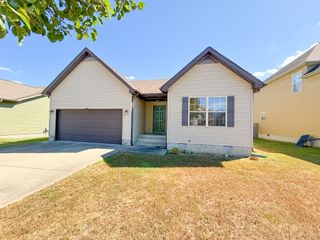 3737 Fox Hole Dr, Clarksville, TN 37040