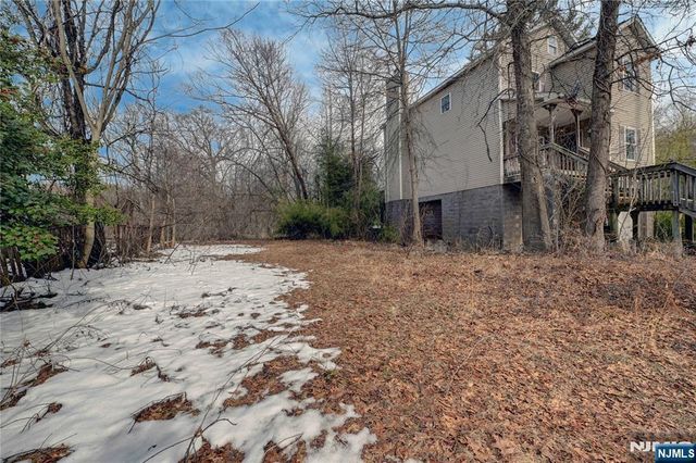 74 Camp Lane, Fairfield, NJ 07004