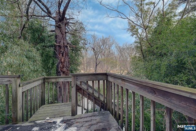 74 Camp Lane, Fairfield, NJ 07004