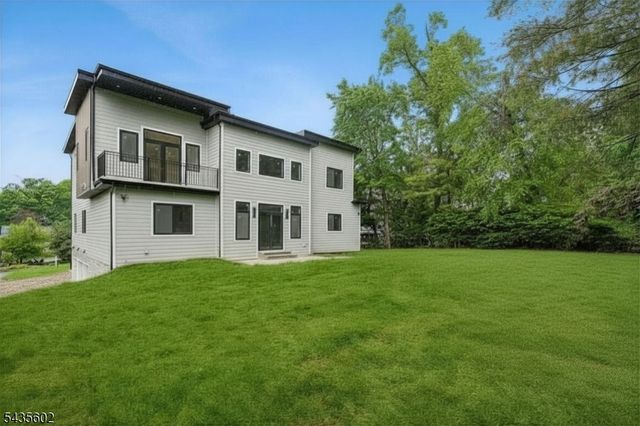 30 Winthrop Rd, Millburn Twp., NJ 07078