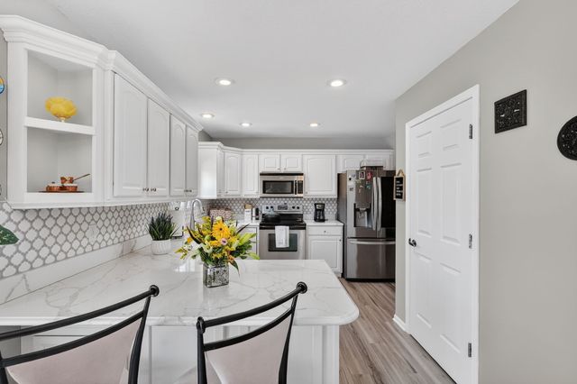 6144 NW 49th Street, Johnston, IA 50131