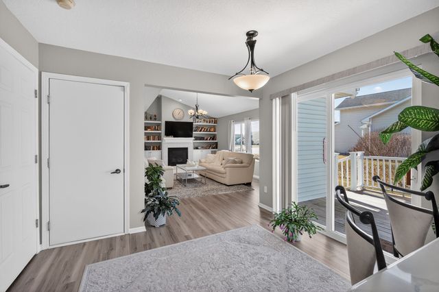 6144 NW 49th Street, Johnston, IA 50131