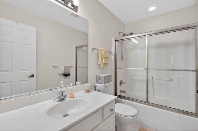 6144 NW 49th Street, Johnston, IA 50131