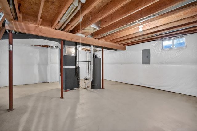 6144 NW 49th Street, Johnston, IA 50131