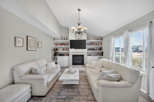 6144 NW 49th Street, Johnston, IA 50131