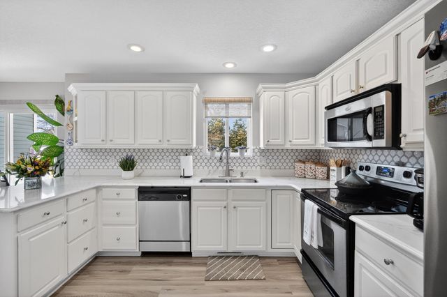 6144 NW 49th Street, Johnston, IA 50131