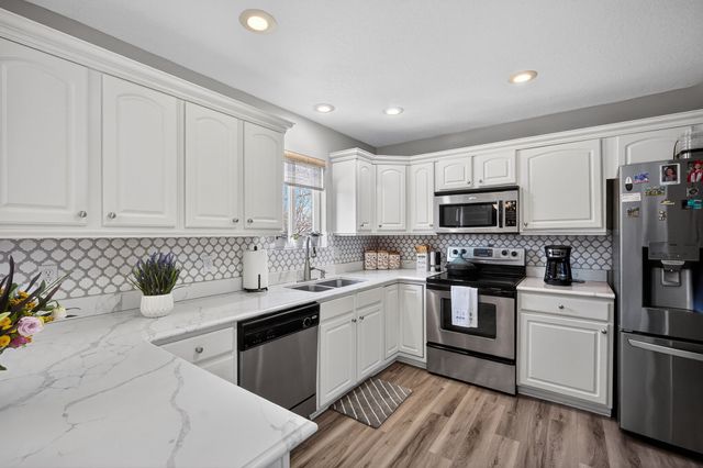 6144 NW 49th Street, Johnston, IA 50131