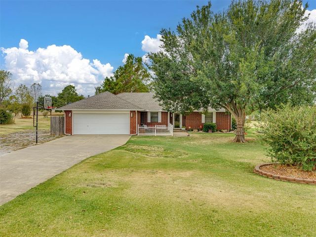 413 Summer Oaks Drive, Blanchard, OK 73010