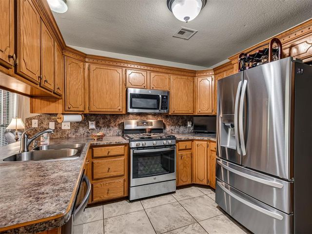 413 Summer Oaks Drive, Blanchard, OK 73010