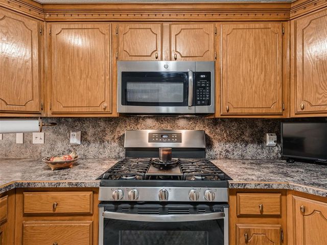 413 Summer Oaks Drive, Blanchard, OK 73010