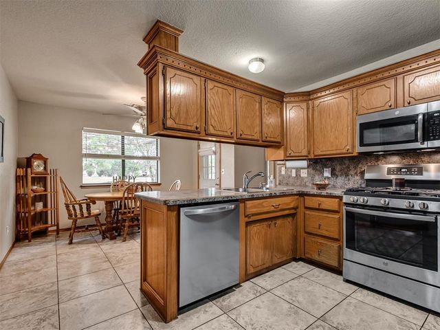 413 Summer Oaks Drive, Blanchard, OK 73010
