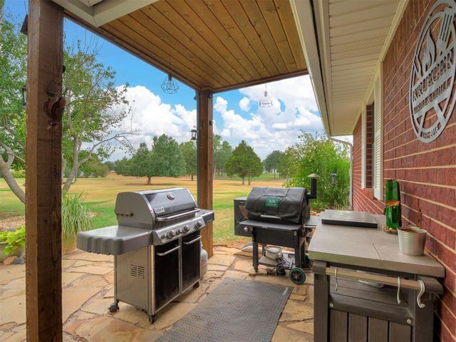 413 Summer Oaks Drive, Blanchard, OK 73010
