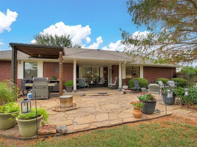 413 Summer Oaks Drive, Blanchard, OK 73010