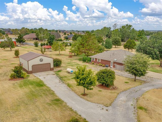 413 Summer Oaks Drive, Blanchard, OK 73010