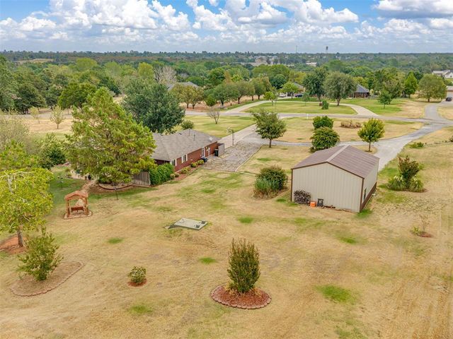 413 Summer Oaks Drive, Blanchard, OK 73010