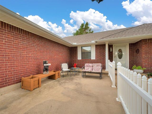 413 Summer Oaks Drive, Blanchard, OK 73010