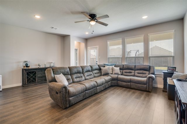 421 Tuscany Drive, Forney, TX 75126