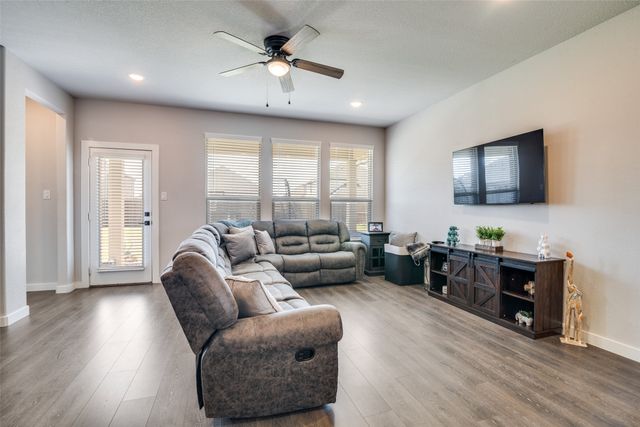 421 Tuscany Drive, Forney, TX 75126