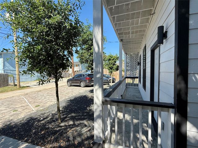 920 Ave L F, Galveston, TX 77550