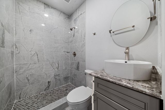 920 Ave L F, Galveston, TX 77550