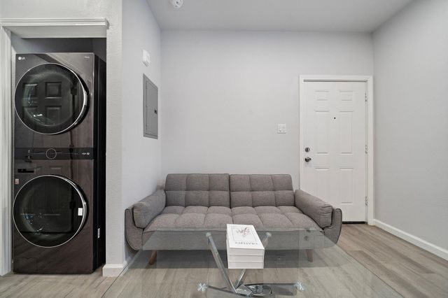 920 Ave L F, Galveston, TX 77550