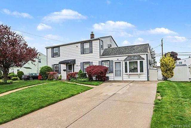 56 Haven Lane, Levittown, NY 11756