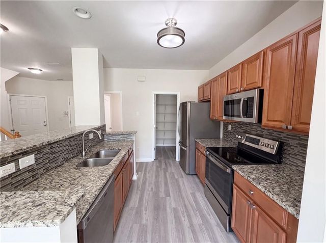 1019 Ivydale Circle, Lawrenceville, GA 30045