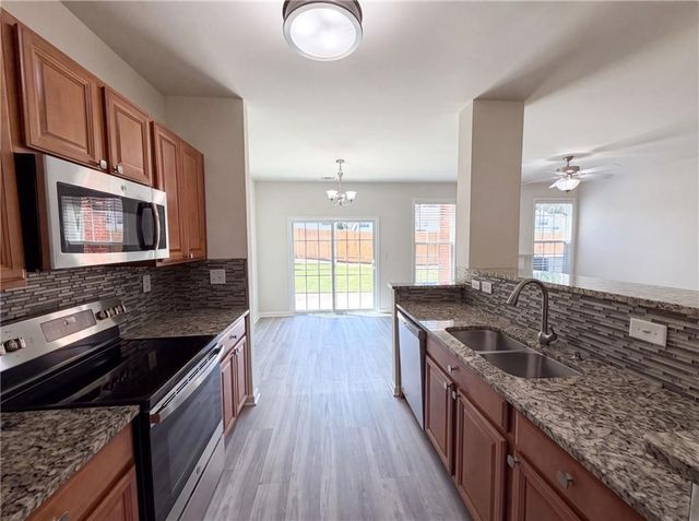 1019 Ivydale Circle, Lawrenceville, GA 30045