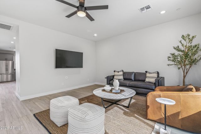2601 E CLARENDON Avenue 3, Phoenix, AZ 85016