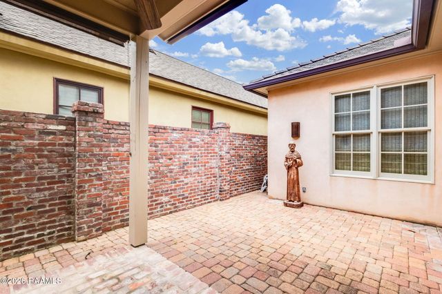 214 Settlers Trace Boulevard, Lafayette, LA 70508
